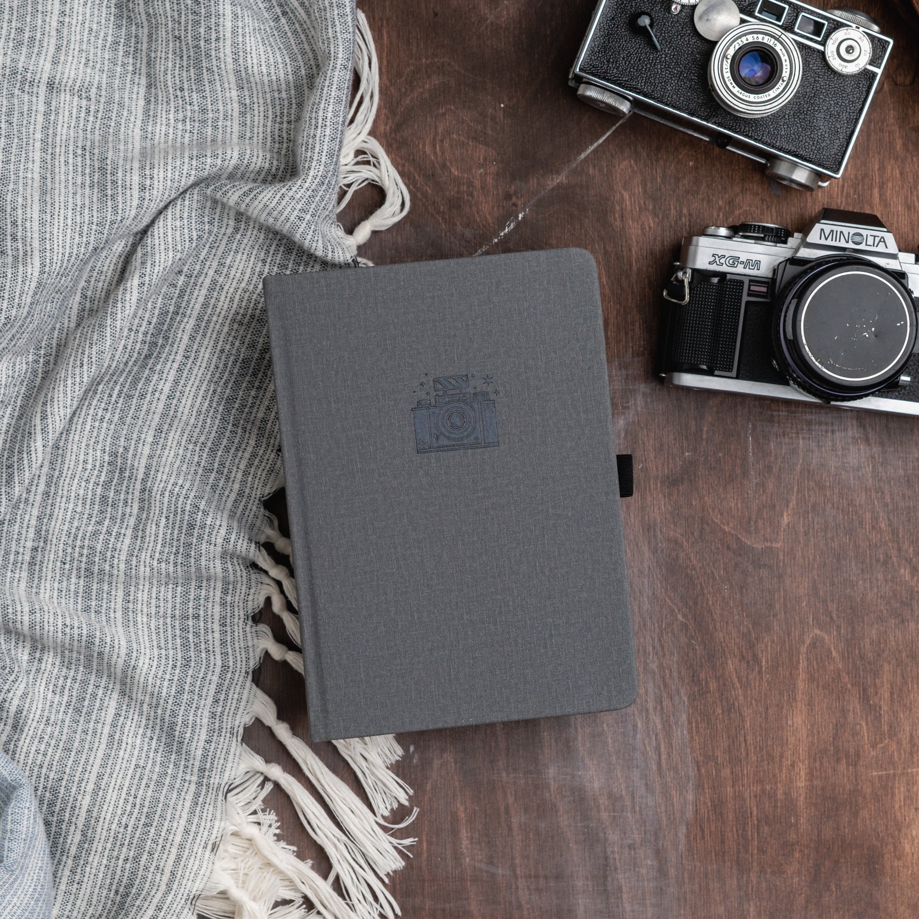 8x8 Vintage Camera: Dot Grid Notebook