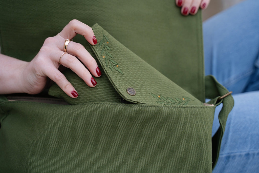 Enchanted Chapters Pouch - Archer and Olive